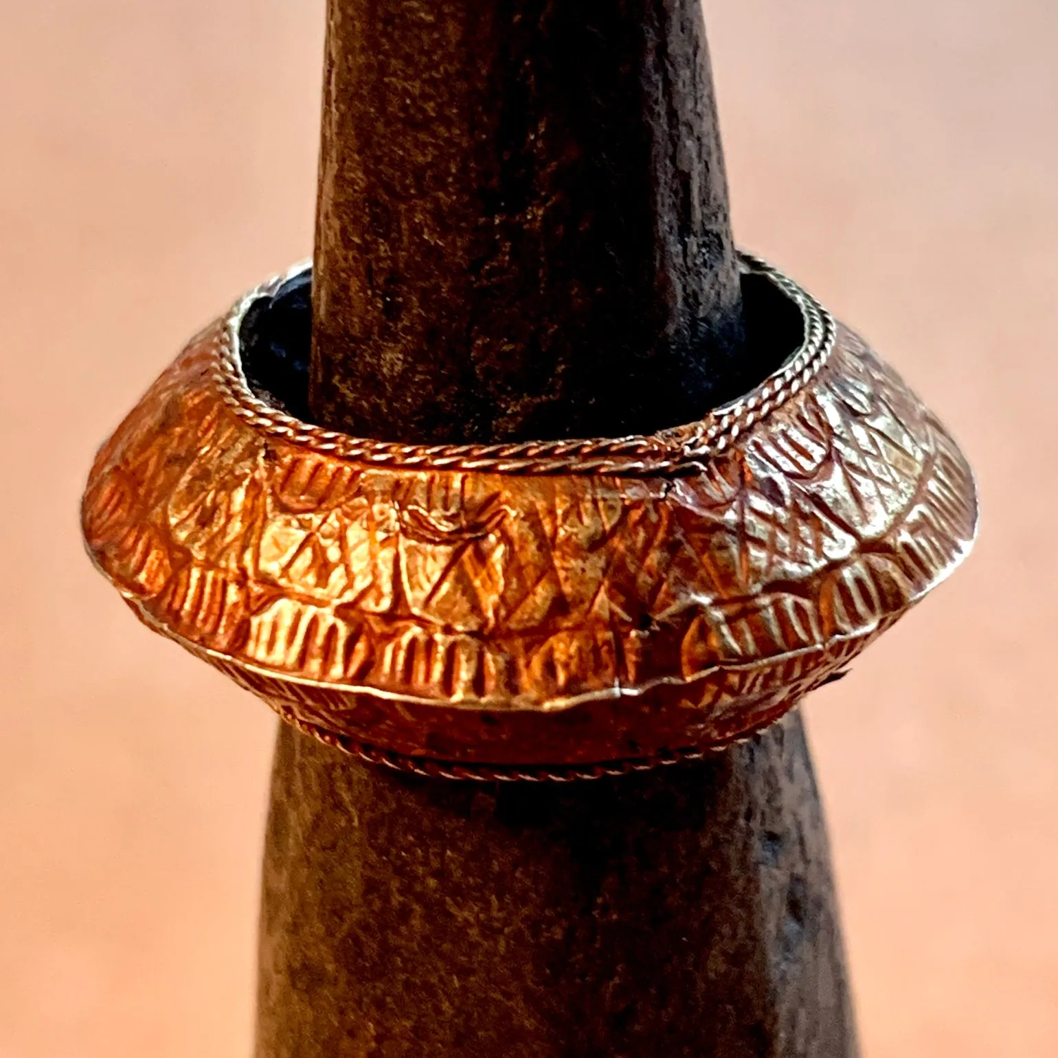18 Karat Wedding Ring, Sumatra