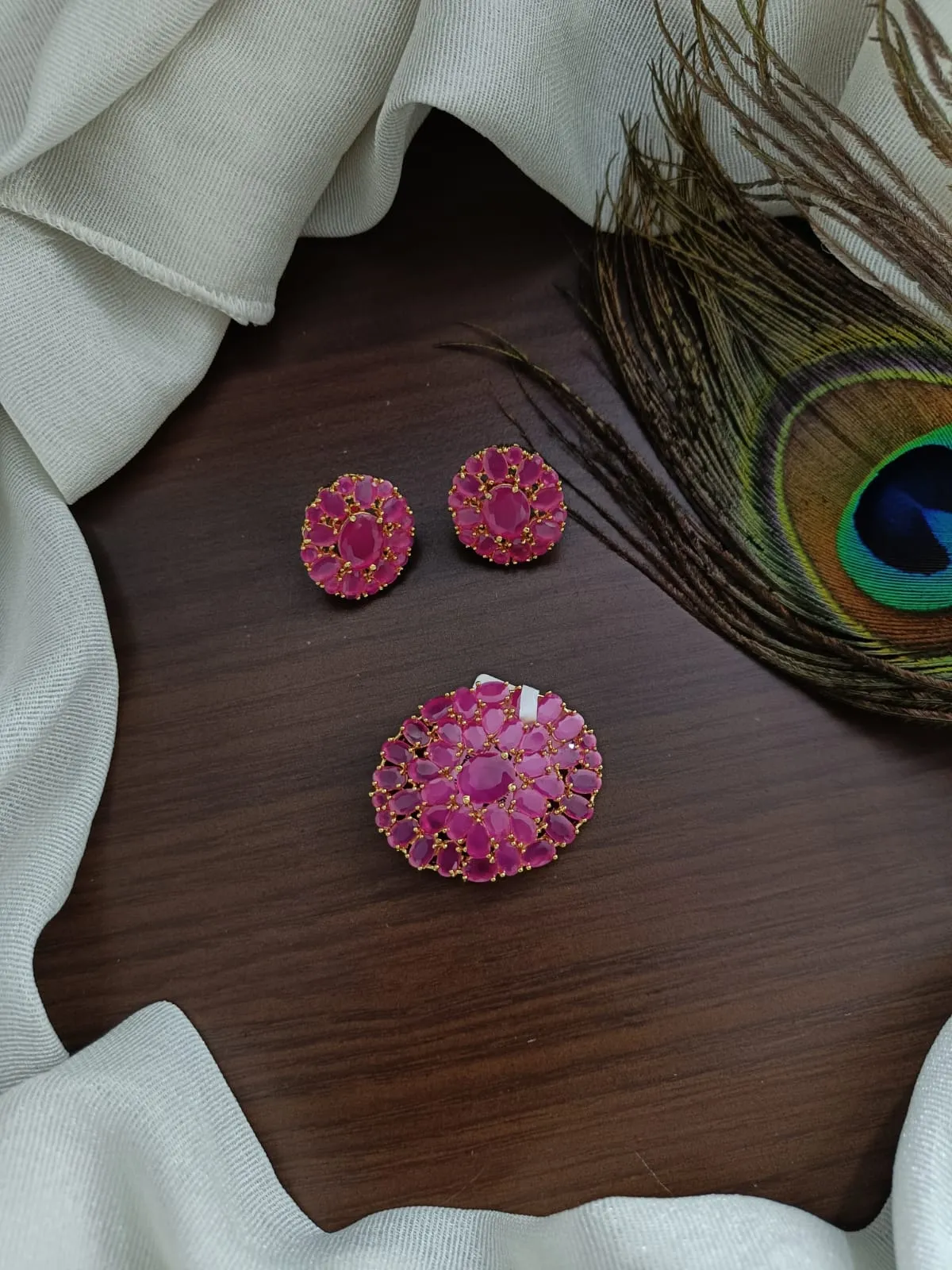 Alluring Design Zircon Pendant Set