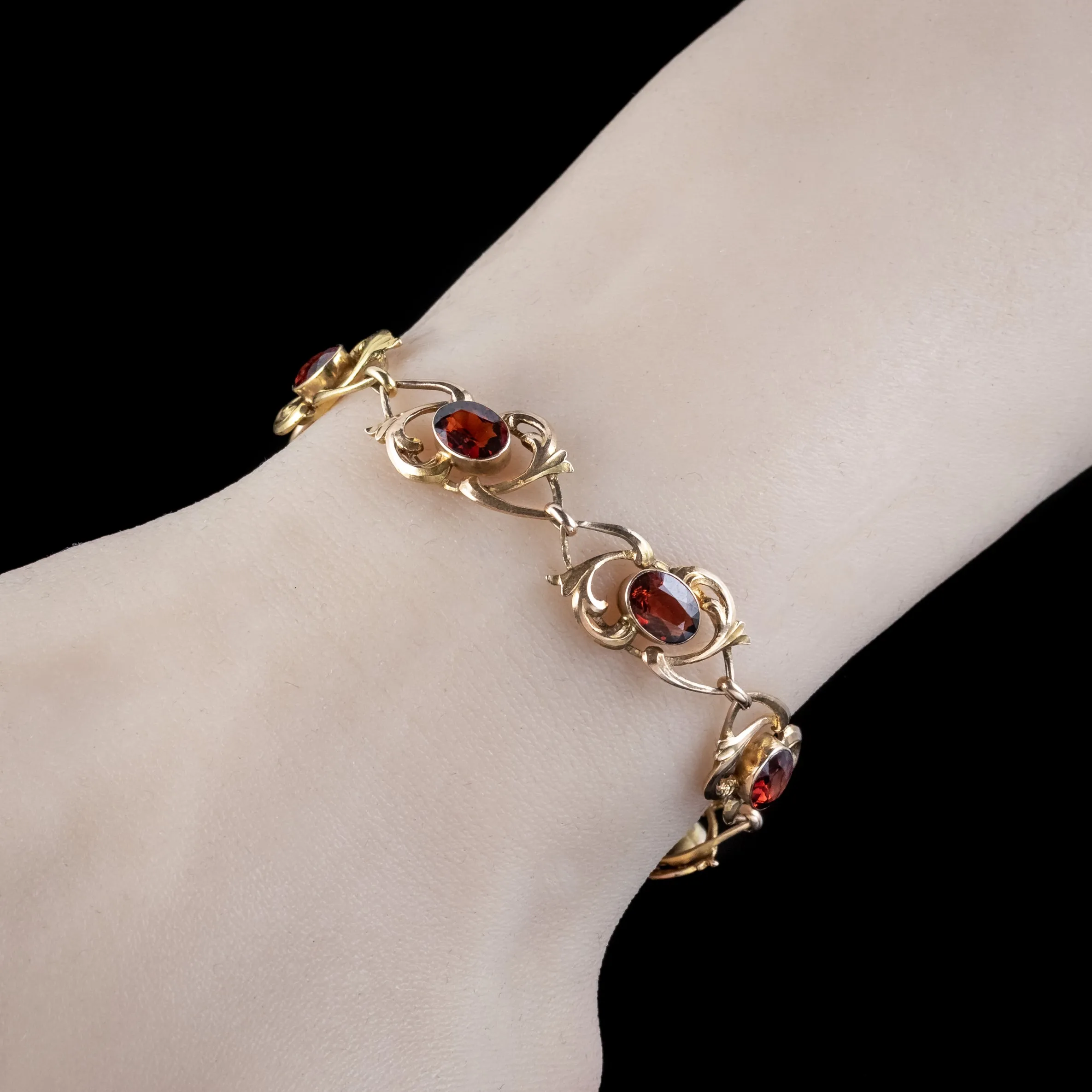 Antique Victorian Garnet Padlock Bracelet 9ct Gold 9.5ct Total