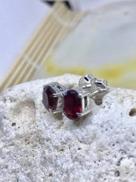 Bijou Garnet Studs