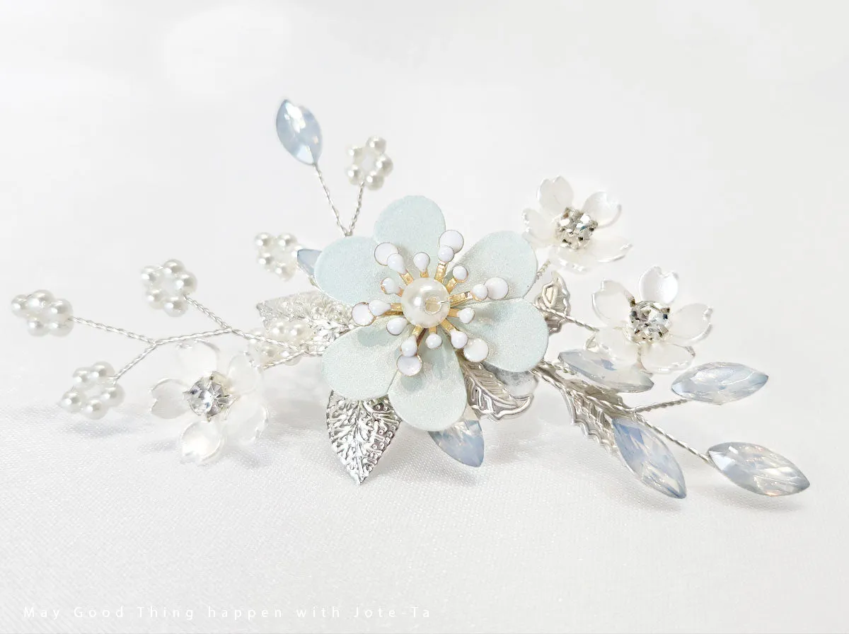 Clover with Flowers Brooch (2 Colors)