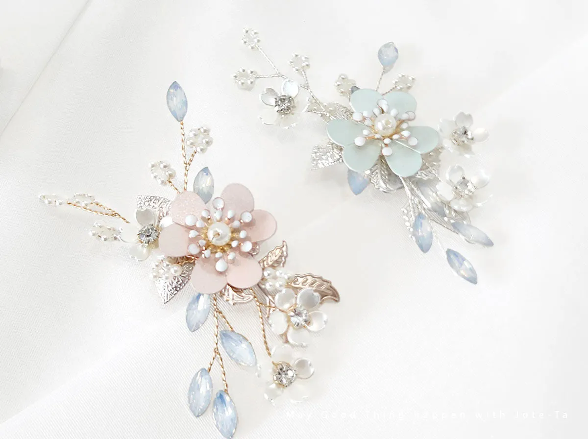 Clover with Flowers Brooch (2 Colors)