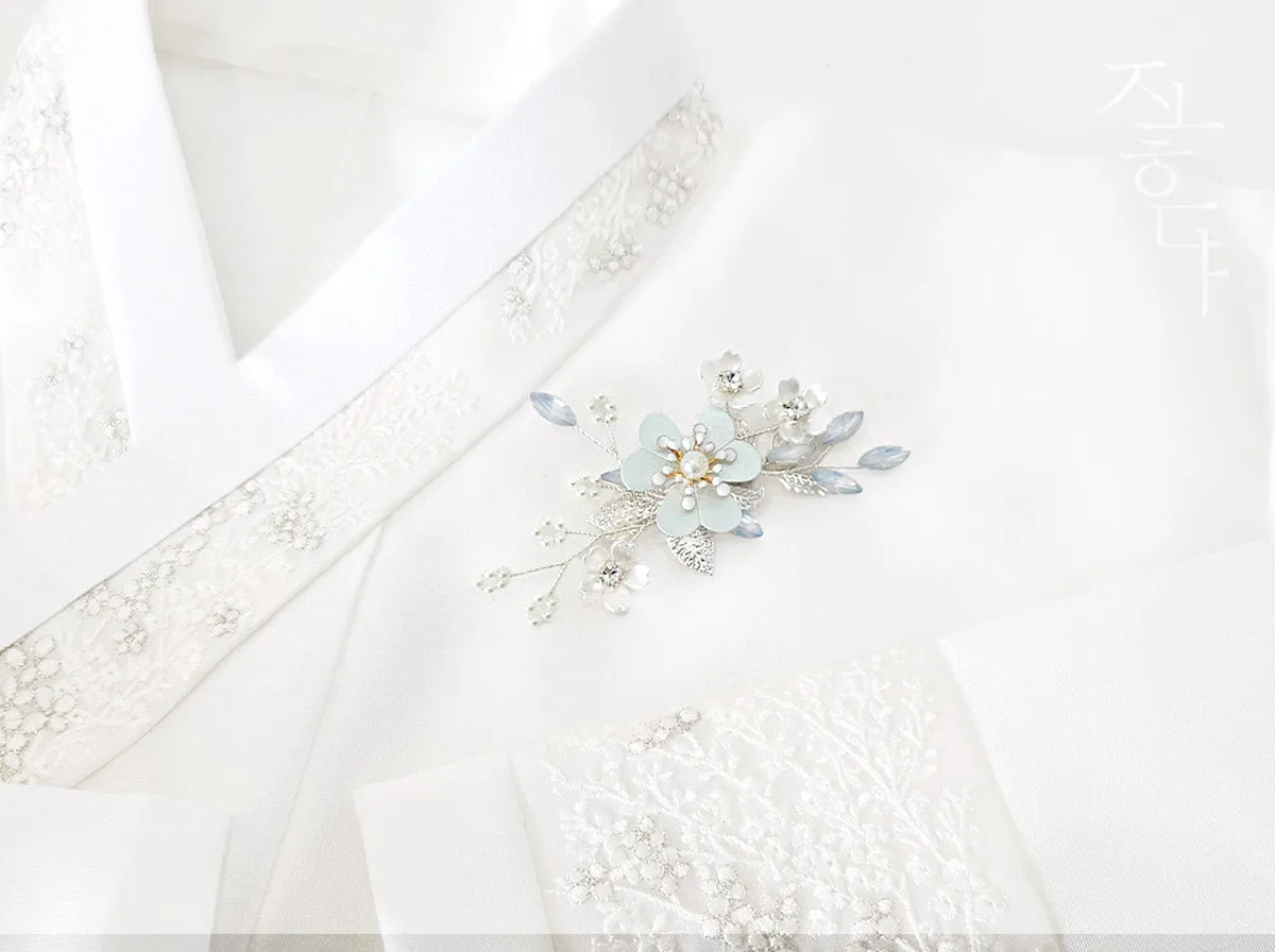 Clover with Flowers Brooch (2 Colors)