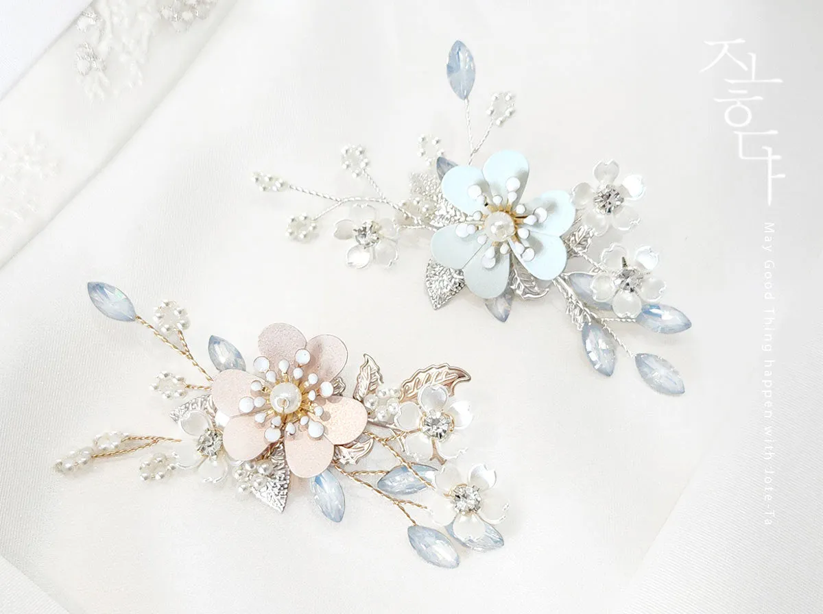 Clover with Flowers Brooch (2 Colors)