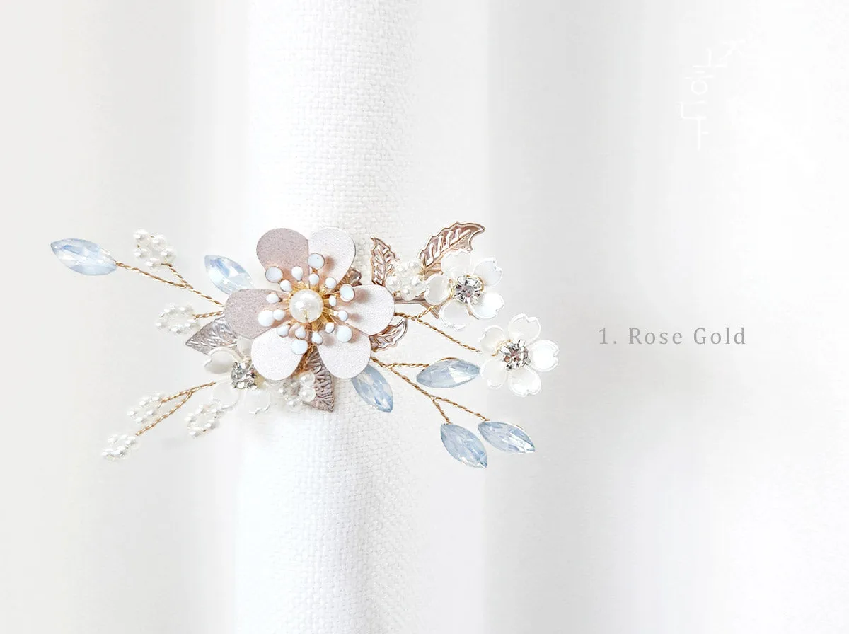 Clover with Flowers Brooch (2 Colors)