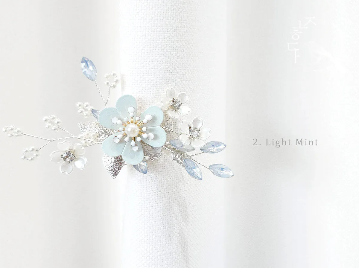 Clover with Flowers Brooch (2 Colors)