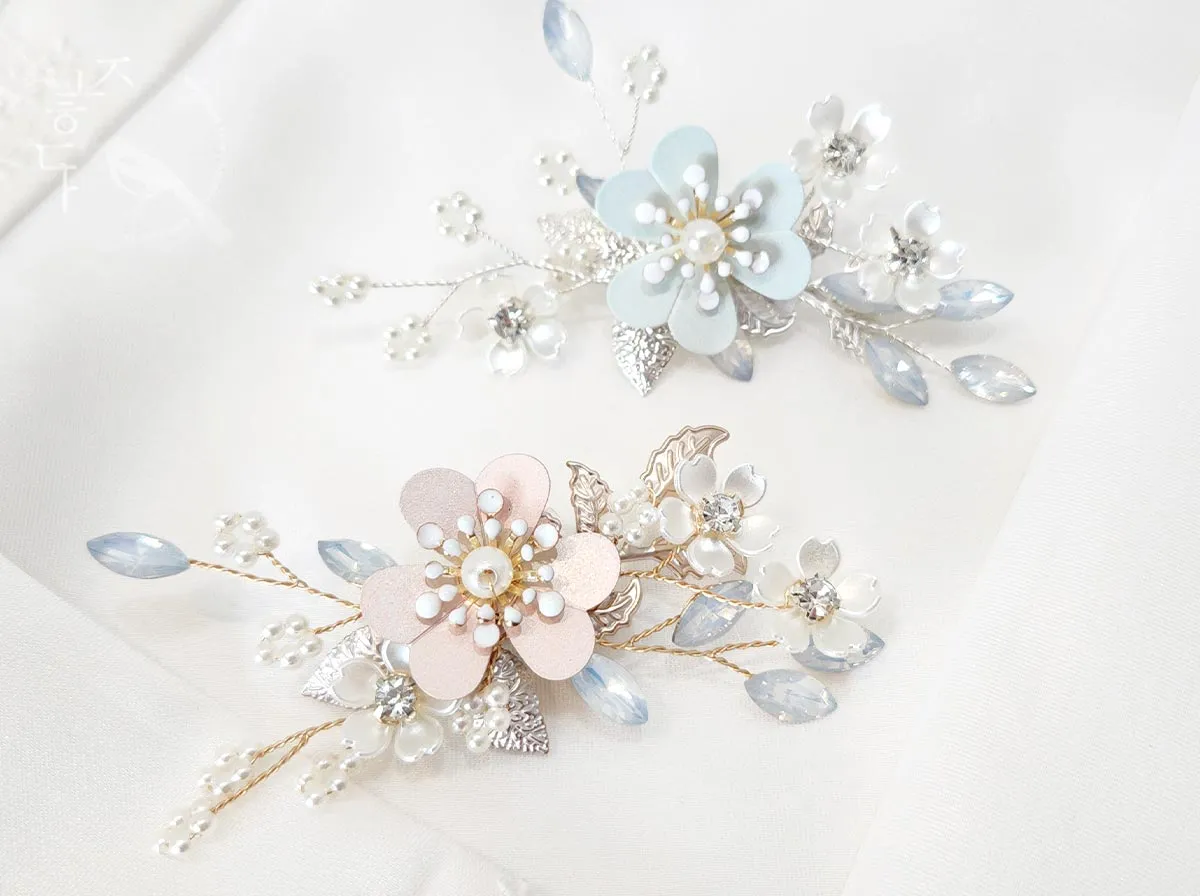 Clover with Flowers Brooch (2 Colors)