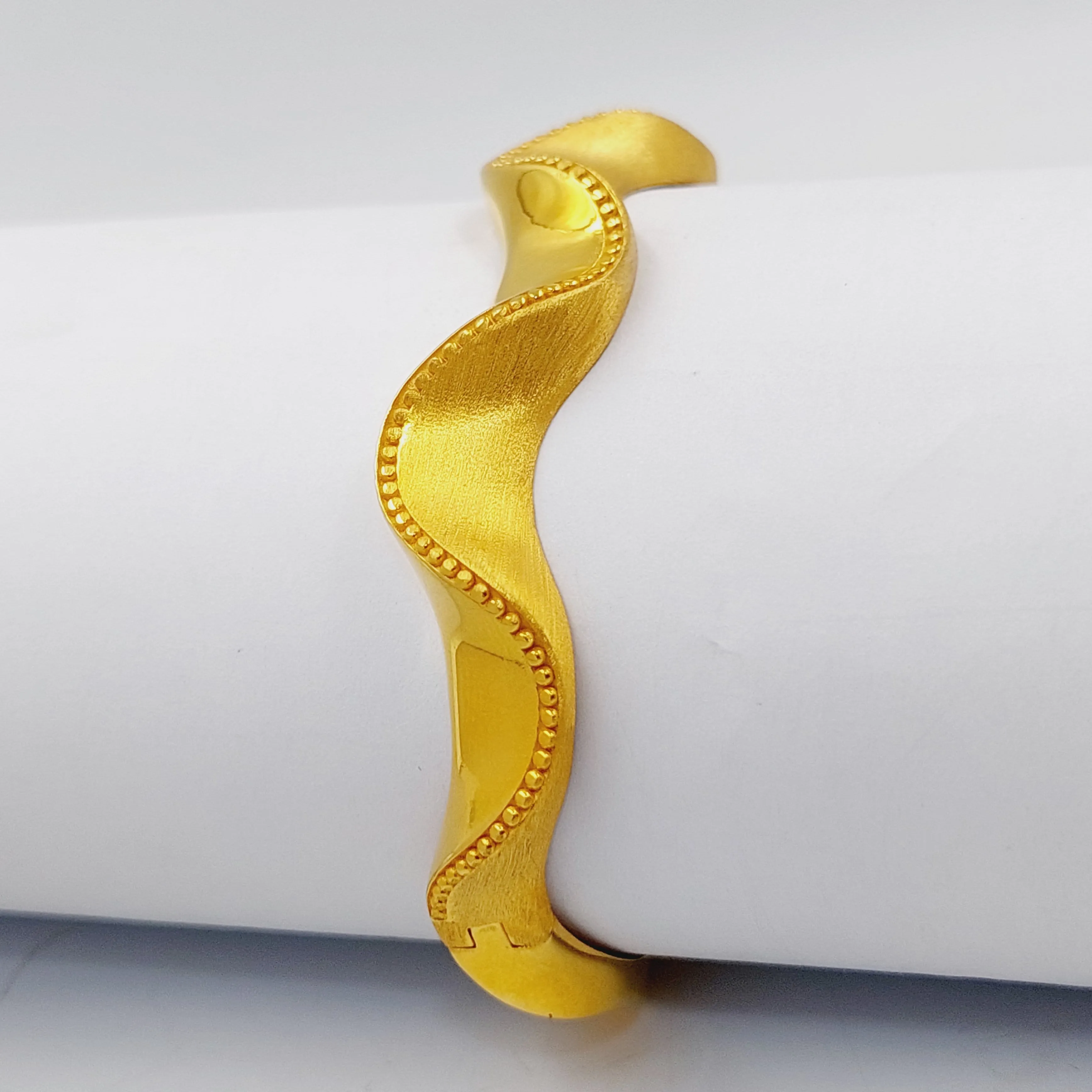 Deluxe Waves Bangle Bracelet