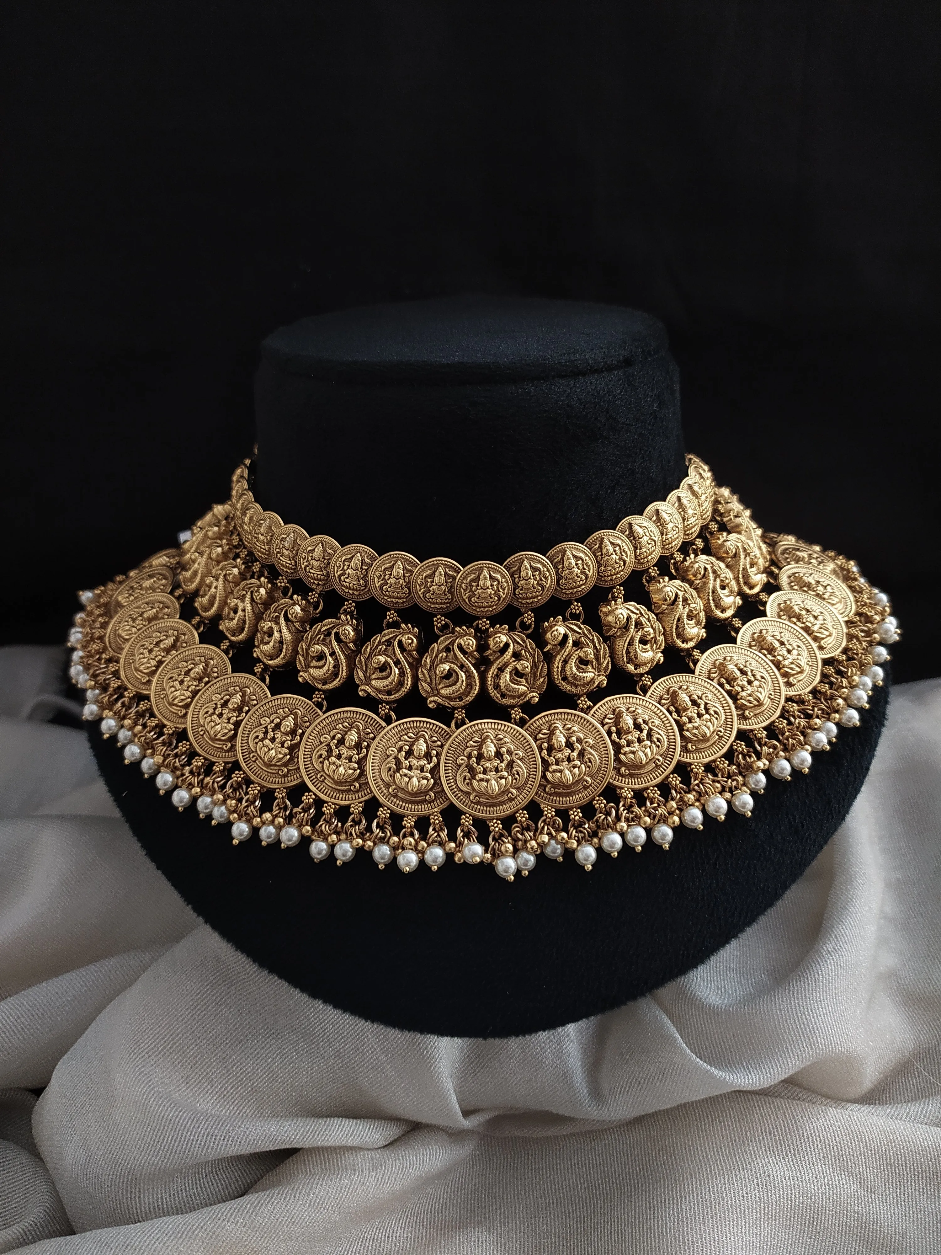 Embrace Divine Grace Of Goddess Lakshmi Coin Kemp Choker Set