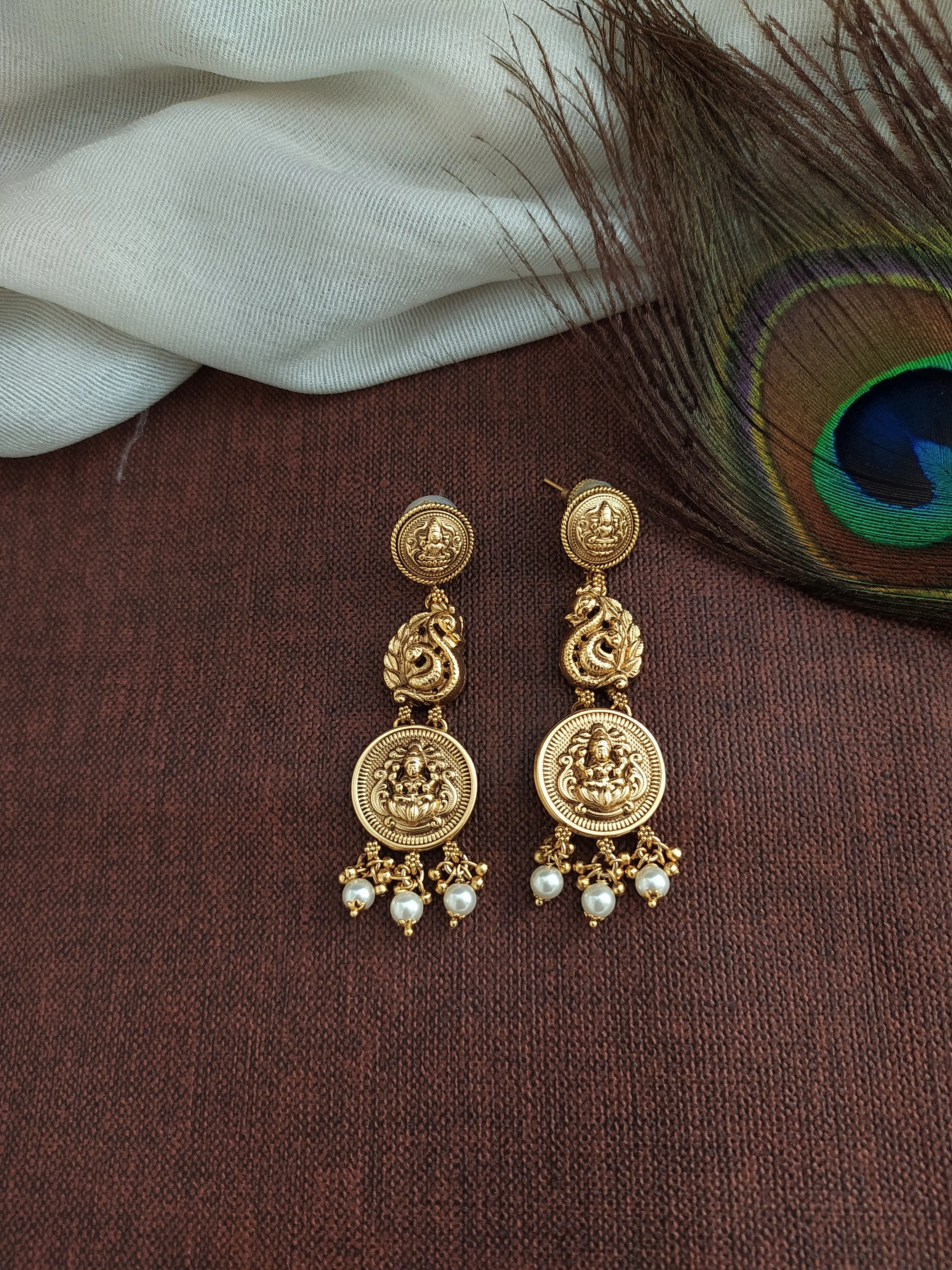 Embrace Divine Grace Of Goddess Lakshmi Coin Kemp Choker Set