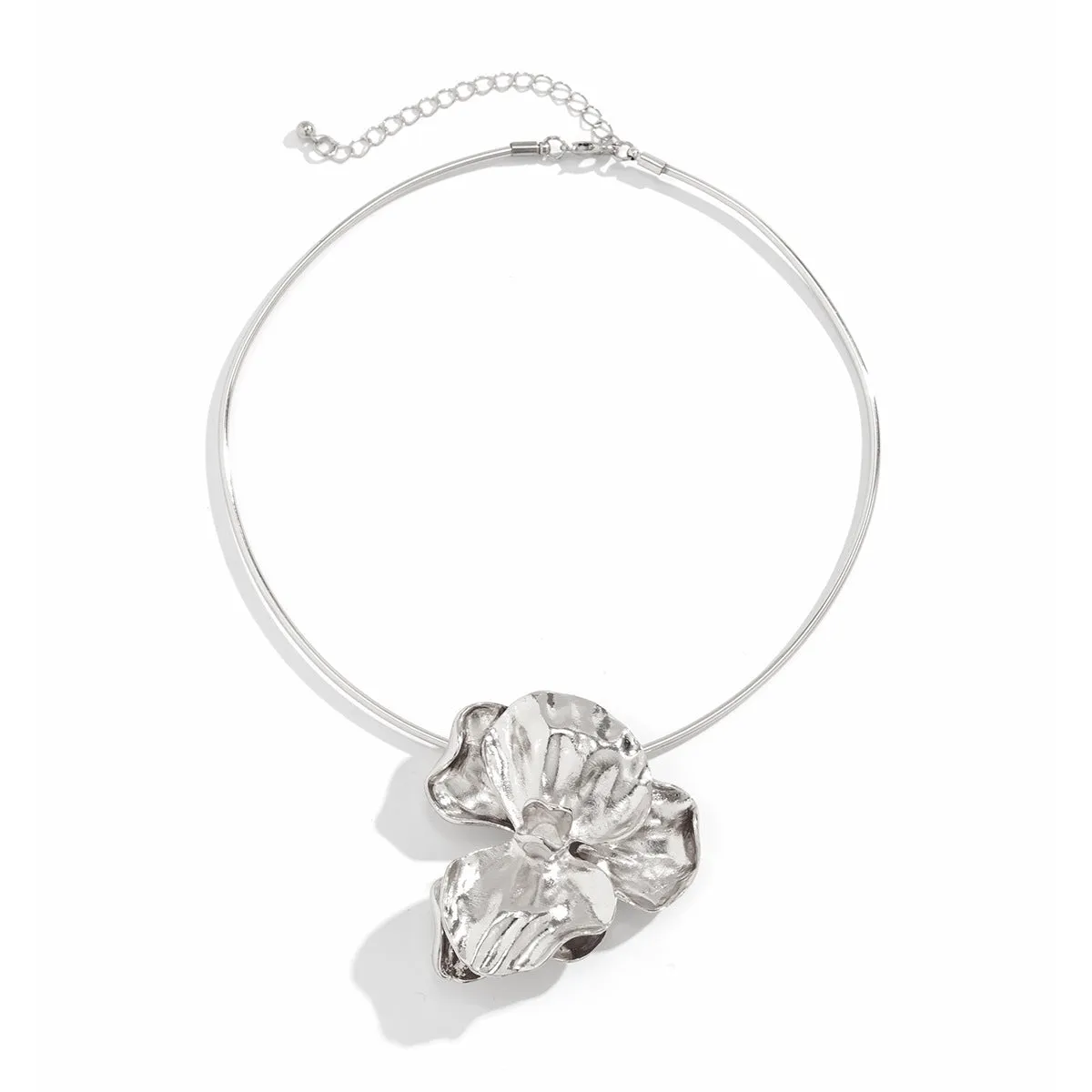 Floral Collar Necklace with Unique Three-dimensional Metal Fold Pendant