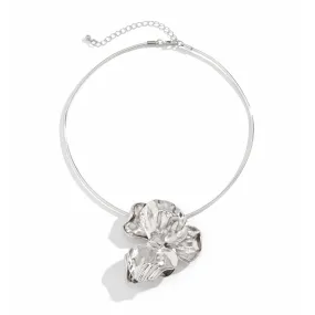 Floral Collar Necklace with Unique Three-dimensional Metal Fold Pendant