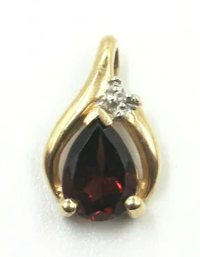 Garnet 9ct Yellow Gold Pendant