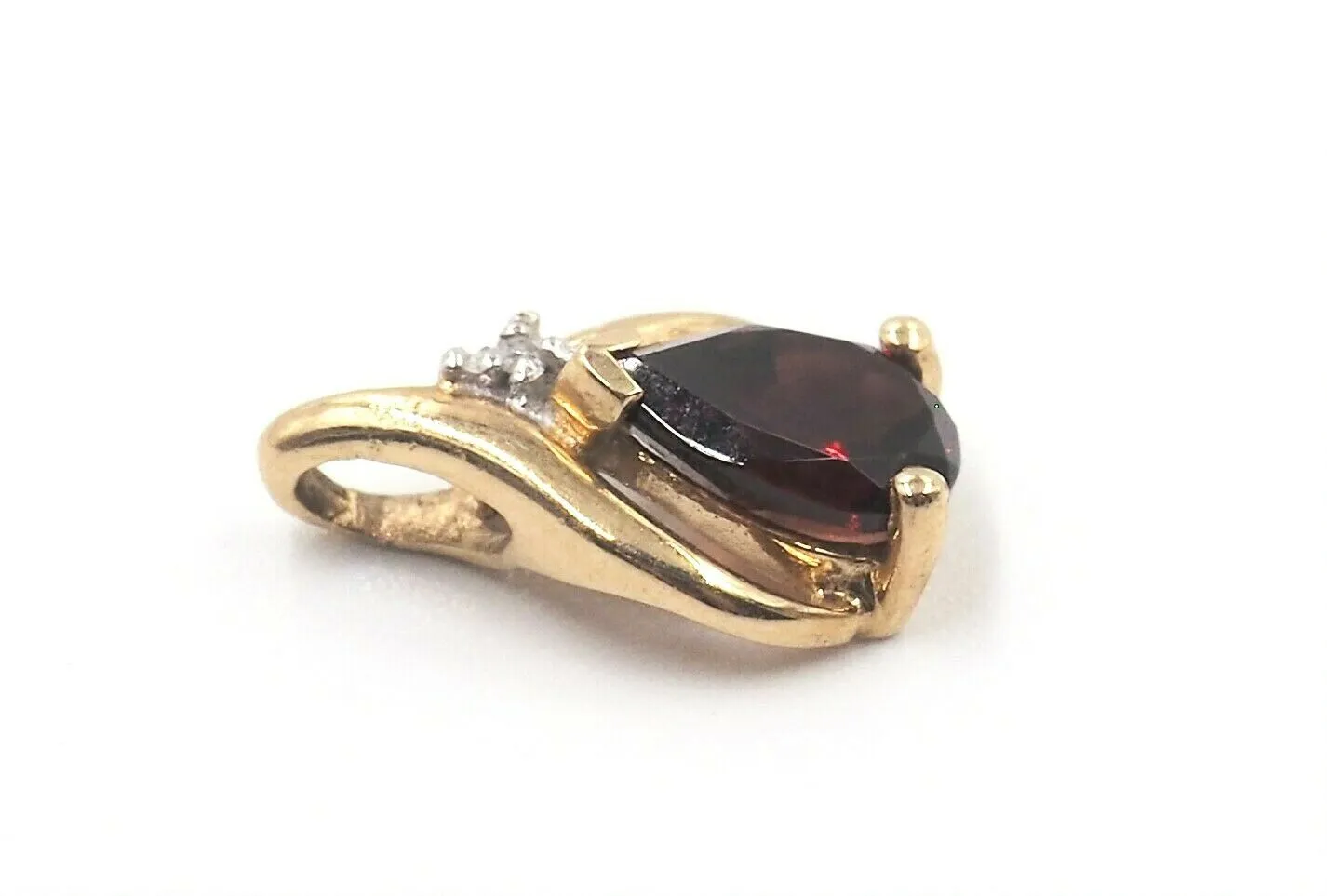 Garnet 9ct Yellow Gold Pendant