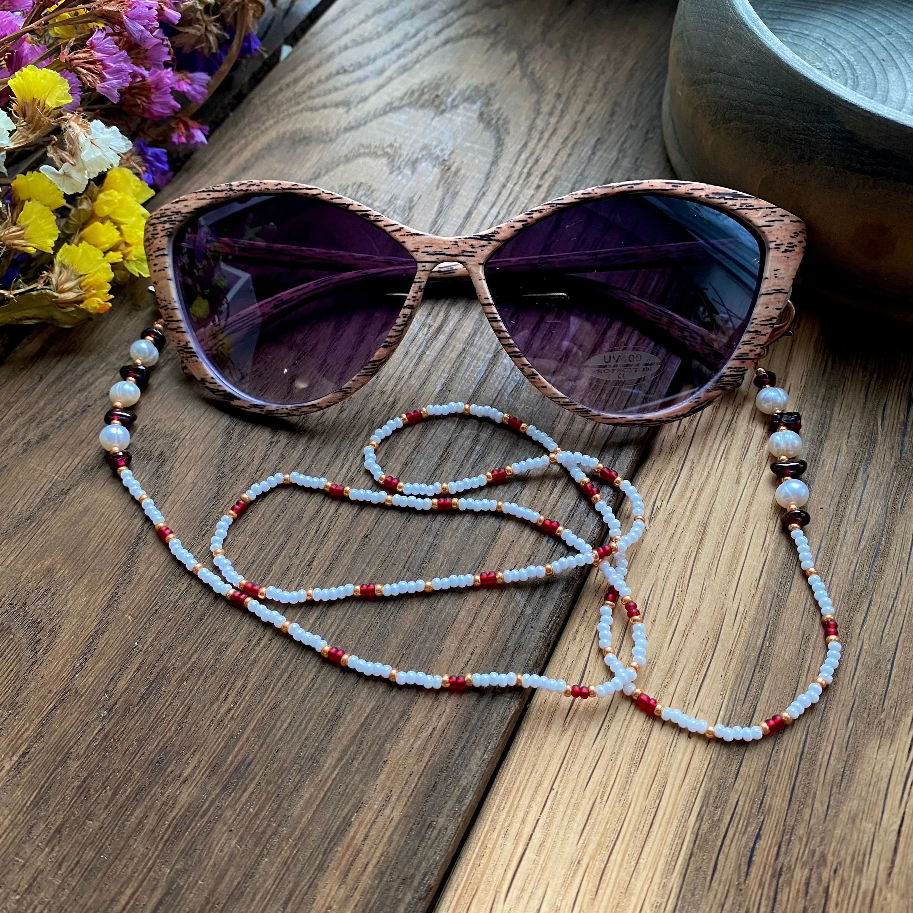 Garnet & Pearl Glasses Chain, Gold Seed Bead Eyeglass Chain, Long Teacher Lanyard, Bohemian Cute face mask chain, Boho Eye Glass holder, Airpod strap