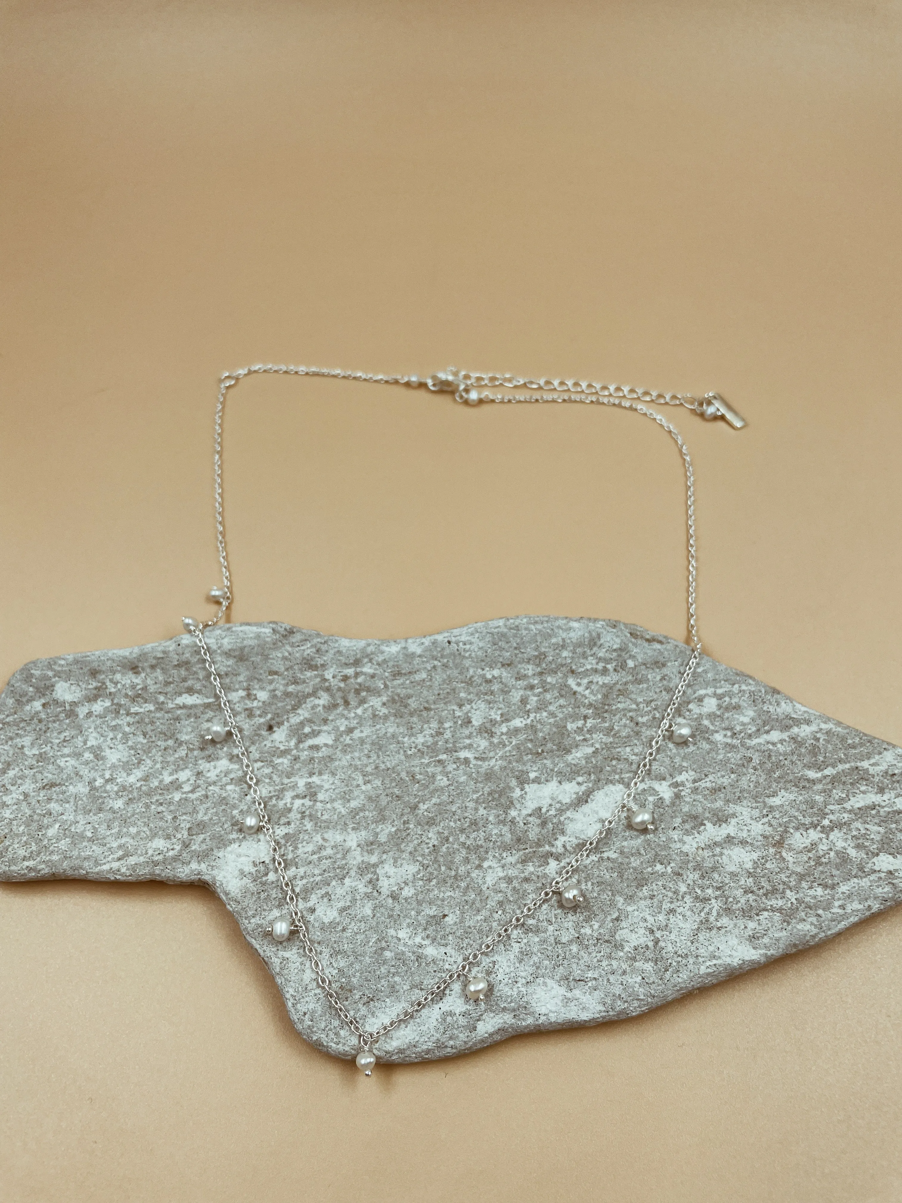 Hail Pearl Choker Necklace in Silver Tone