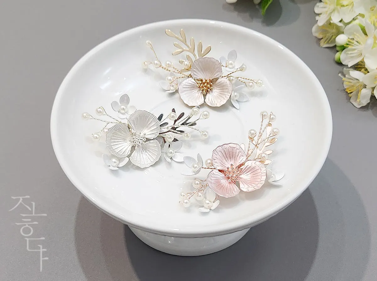 Metal Flower with Pearl Brooch (3 Colors)