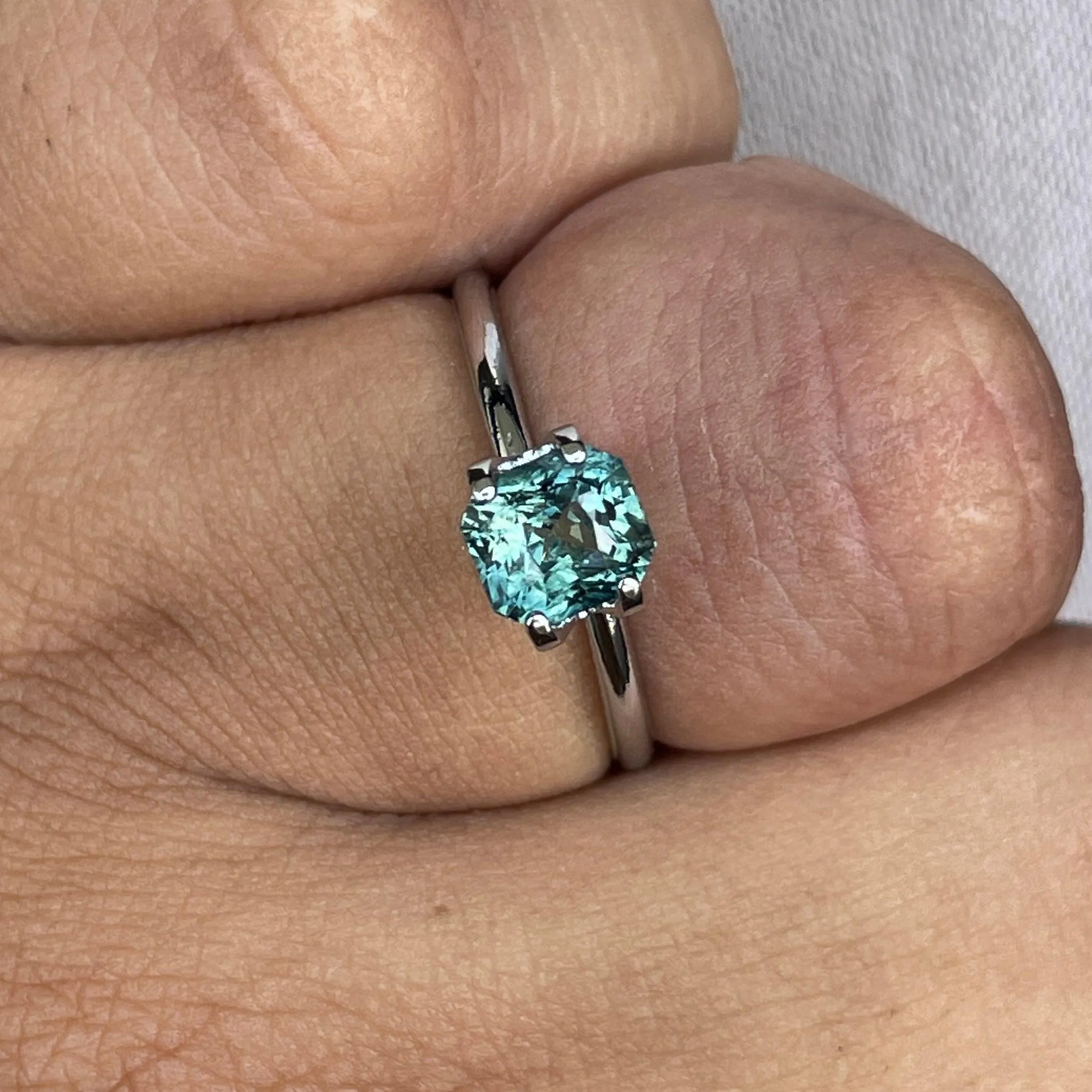 Minimalist 1.63 crt Radiant Shaped Green Sapphire for Pendant Necklace, Dainty Wedding Necklace Valentine's Gift for Her