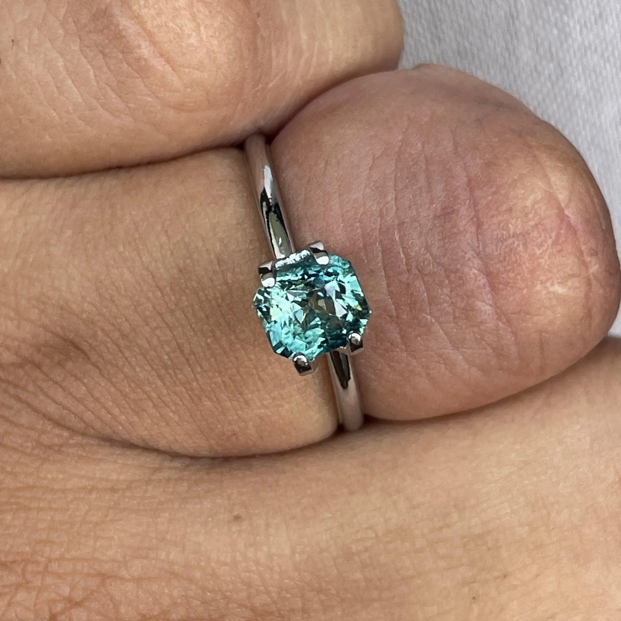 Minimalist 1.63 crt Radiant Shaped Green Sapphire for Pendant Necklace, Dainty Wedding Necklace Valentine's Gift for Her