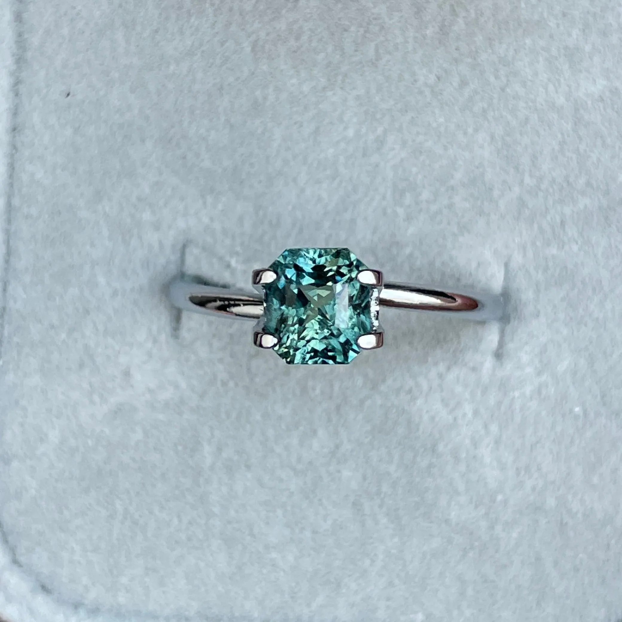 Minimalist 1.63 crt Radiant Shaped Green Sapphire for Pendant Necklace, Dainty Wedding Necklace Valentine's Gift for Her