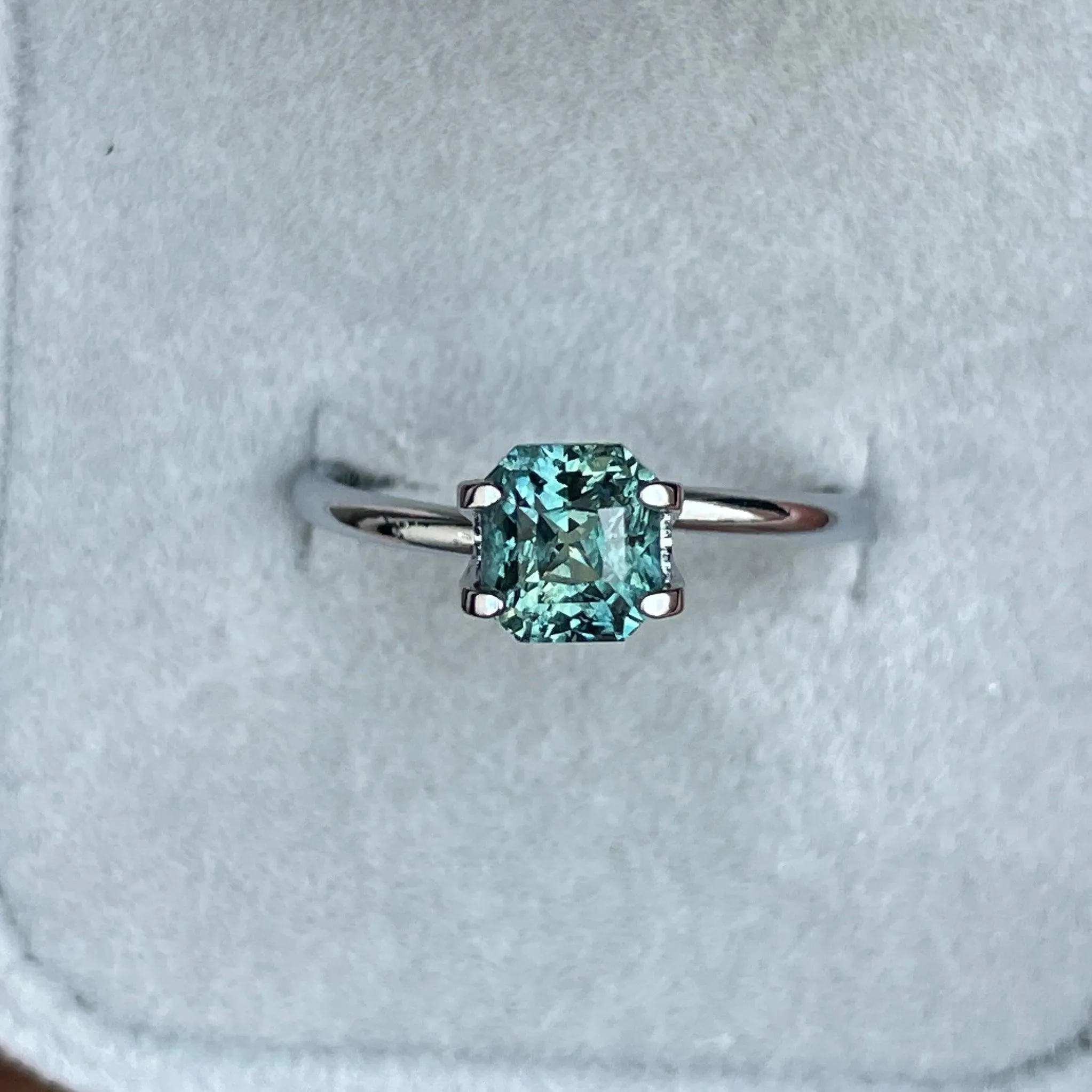 Minimalist 1.63 crt Radiant Shaped Green Sapphire for Pendant Necklace, Dainty Wedding Necklace Valentine's Gift for Her
