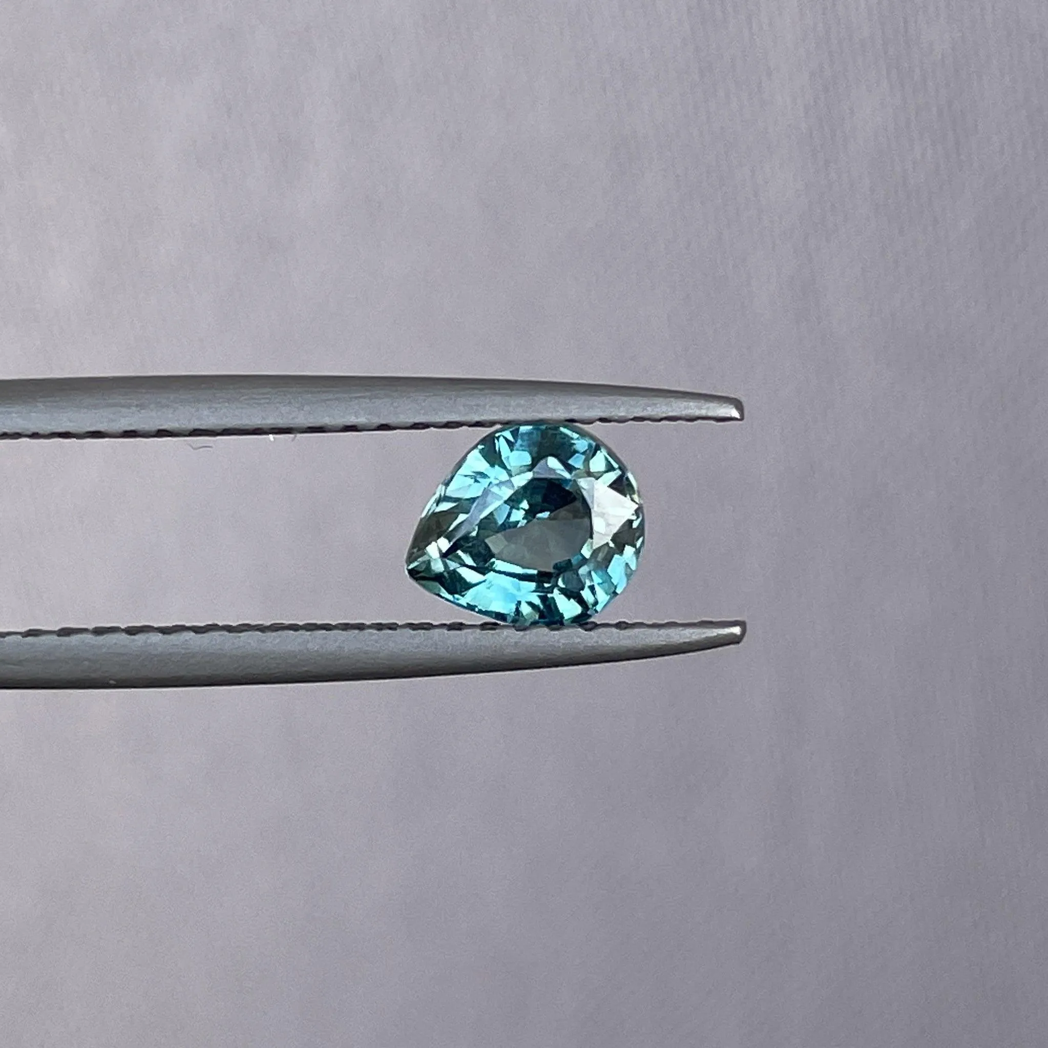 Natural Blue Green Sapphire | Pear Cut | 1.02 Carat | Bi Coloured Sapphire |  5.40 x6.20 mm | heated Sapphires | Natural Crystals Stones