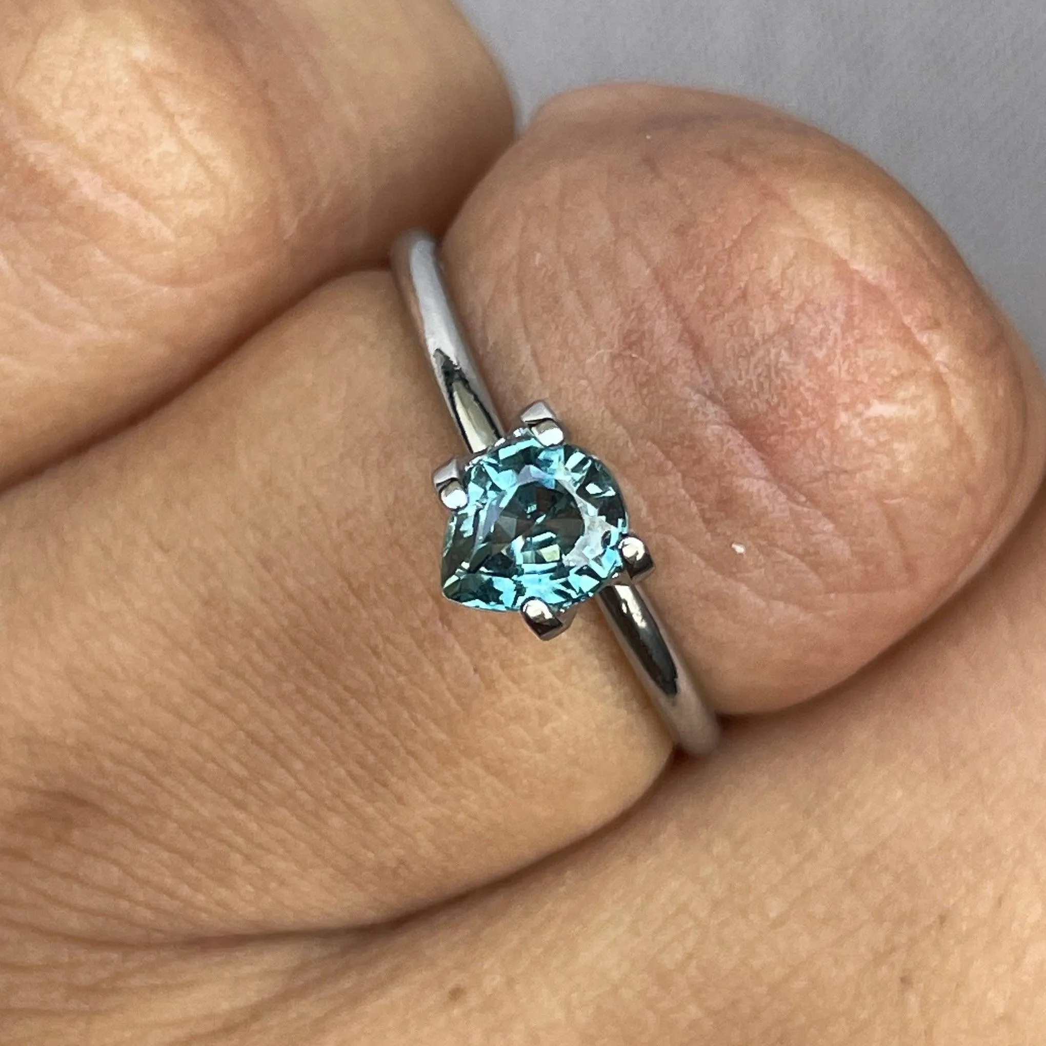 Natural Blue Green Sapphire | Pear Cut | 1.02 Carat | Bi Coloured Sapphire |  5.40 x6.20 mm | heated Sapphires | Natural Crystals Stones
