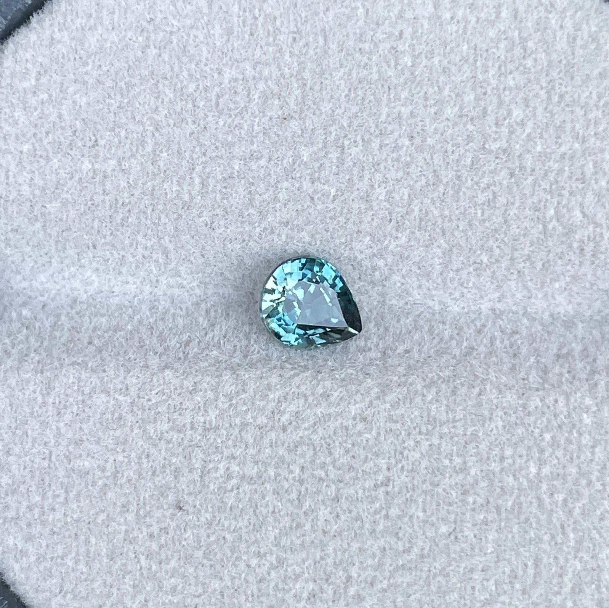Natural Blue Green Sapphire | Pear Cut | 1.02 Carat | Bi Coloured Sapphire |  5.40 x6.20 mm | heated Sapphires | Natural Crystals Stones
