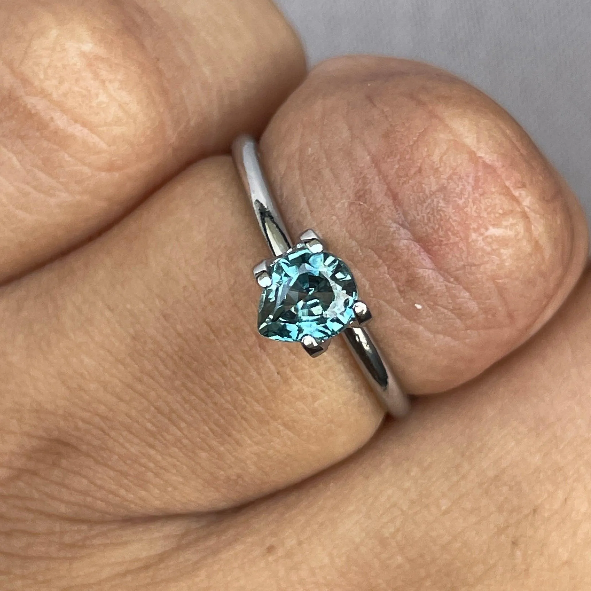 Natural Blue Green Sapphire | Pear Cut | 1.02 Carat | Bi Coloured Sapphire |  5.40 x6.20 mm | heated Sapphires | Natural Crystals Stones