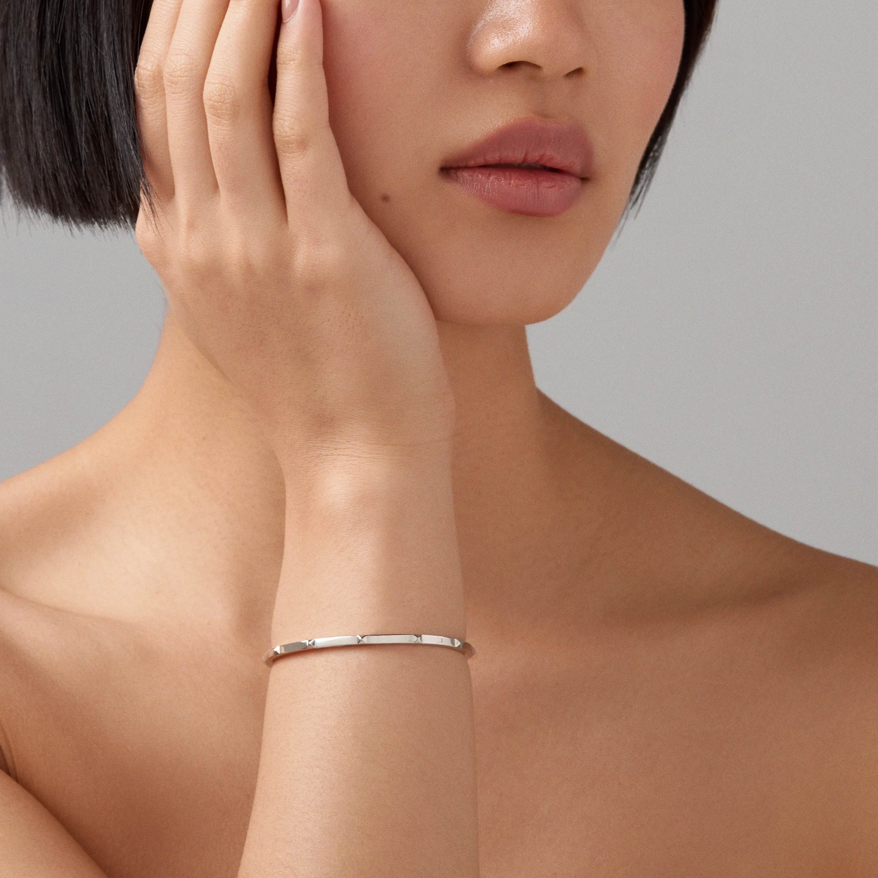 R.08® Mode Bangle | White Gold
