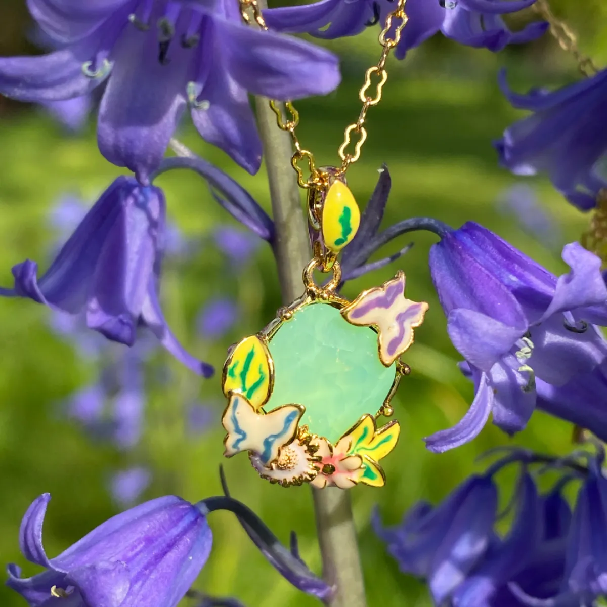 Scenes of Nature Pendant - Chrysolite Opal