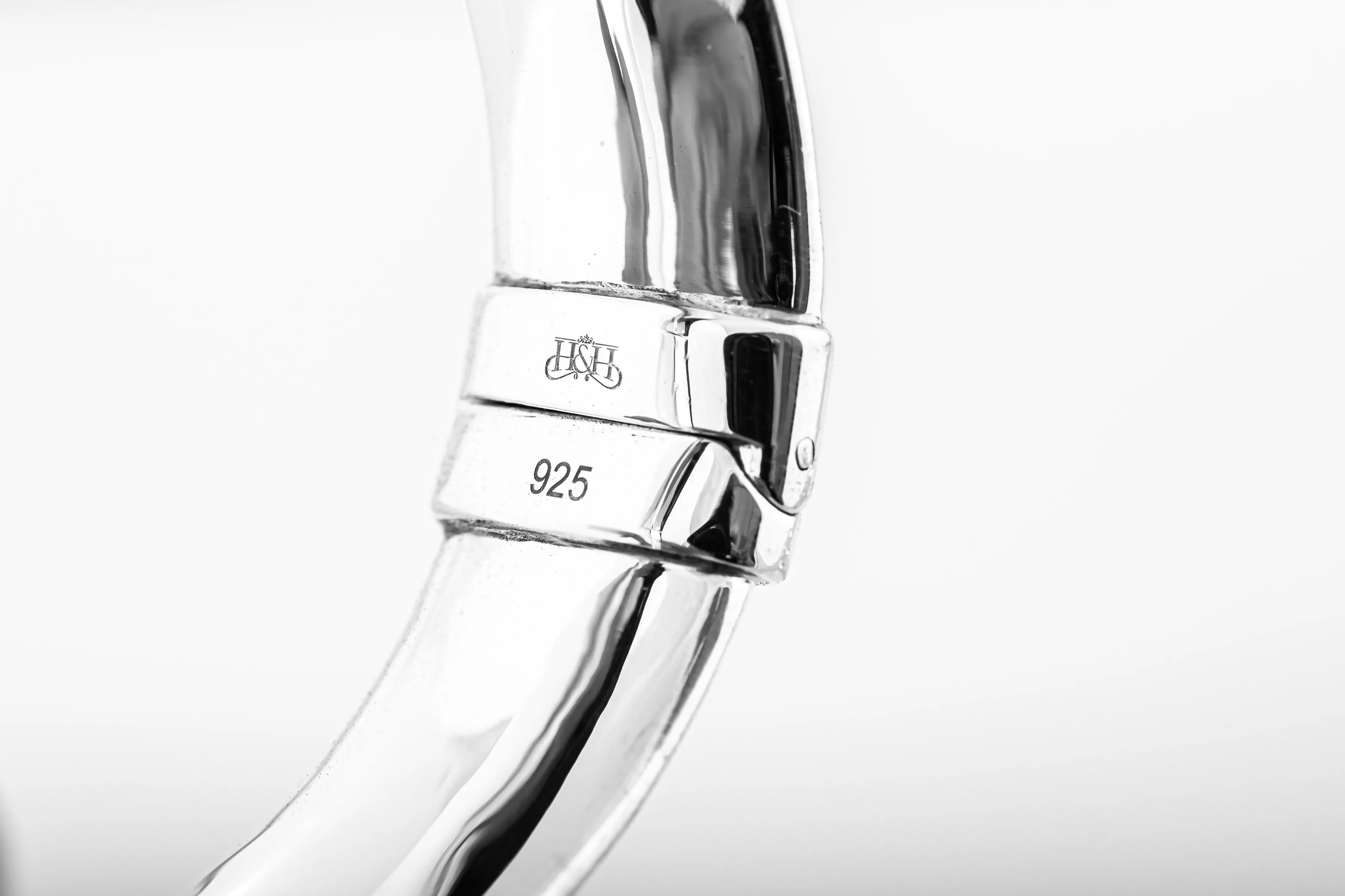 SS28 Hammered Hinged Bangle