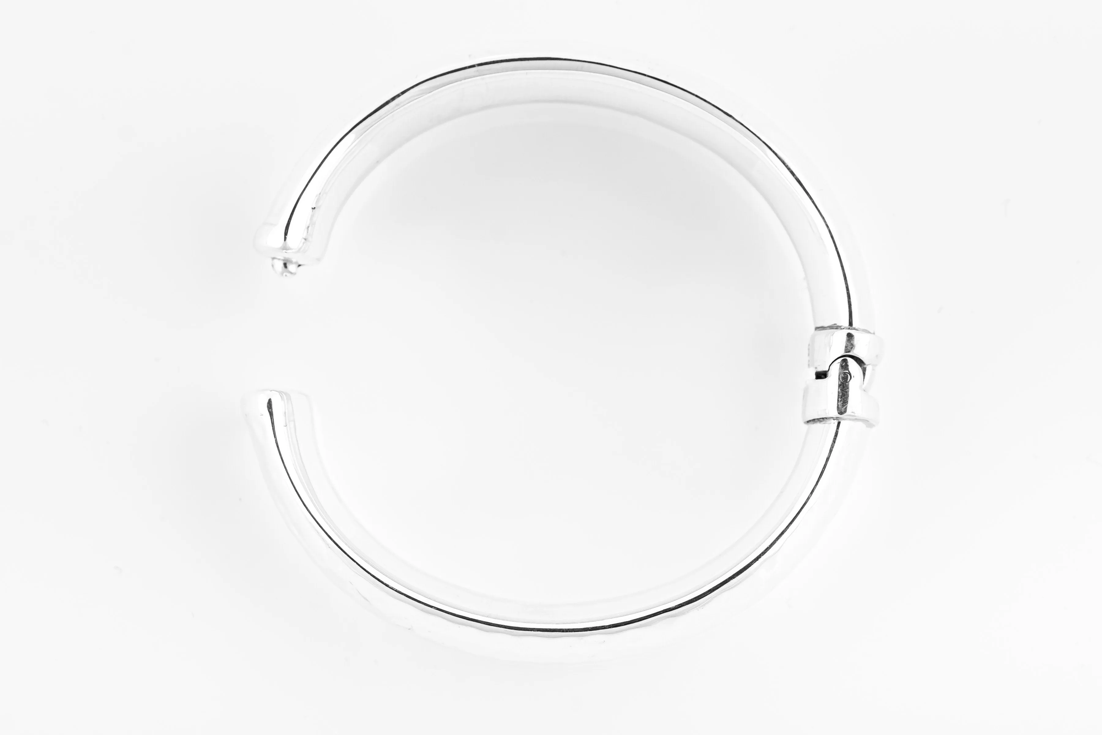 SS28 Hammered Hinged Bangle