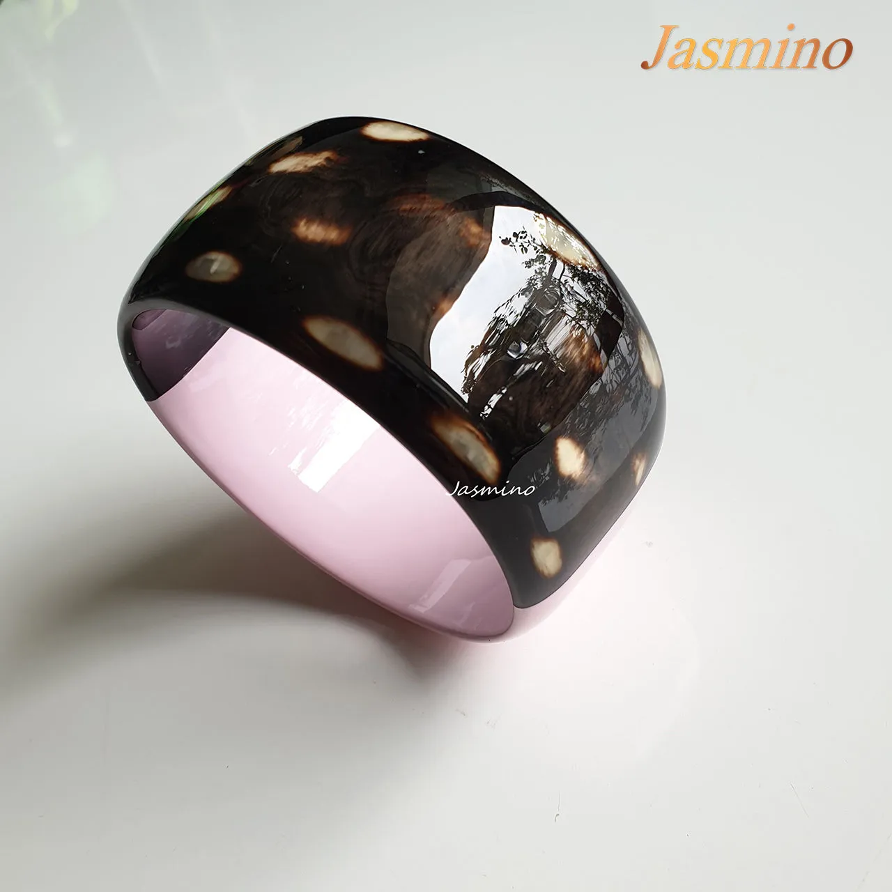 Trendy Stunning Bracelet J17574, Made by Natural Buffalo Horn and Lacquer
