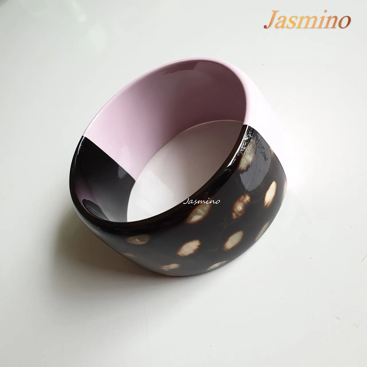 Trendy Stunning Bracelet J17574, Made by Natural Buffalo Horn and Lacquer