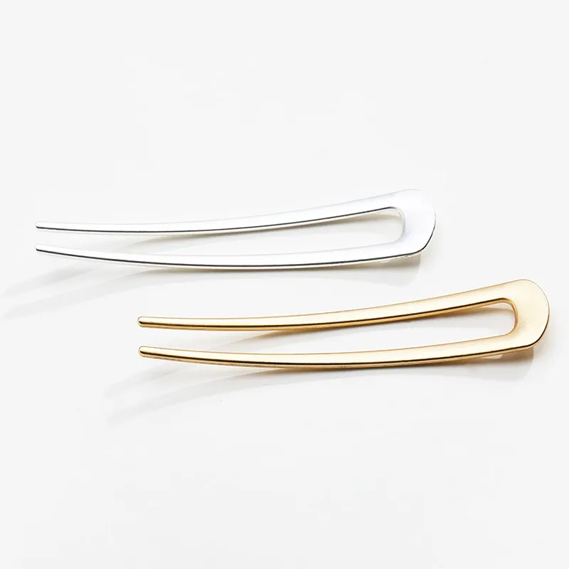 U-shaped metal hairpin